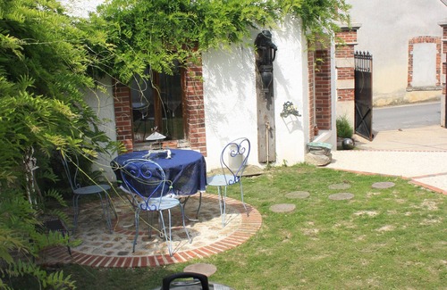 Cramant Cottage | Typically Champagne house with enclosed courtyard garden and 7km from Epernay
