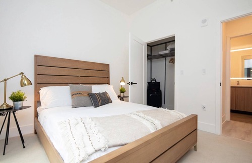 Tysons Apartment | Tysons Corner - Greensboro Metro - Entire 1BR Luxury Condo