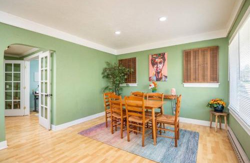 Amazon House | U of O Emerald House Next To Hayward Field w/ Parking!