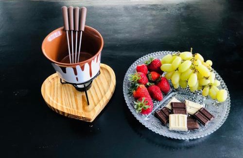 Regiao Urbana Homogenea X House | Uai House com jacuzzi, teto rooftop retrátil e colchão massageador