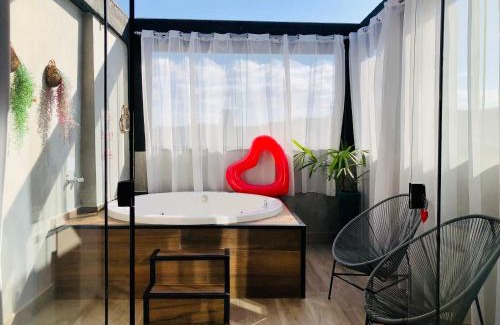 Regiao Urbana Homogenea X House | Uai House com jacuzzi, teto rooftop retrátil e colchão massageador