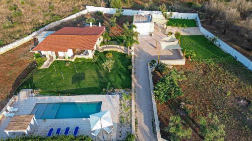 Ugento Cabin | Ugento Country Cottage - Villa con Piscina 10 posti - Salento