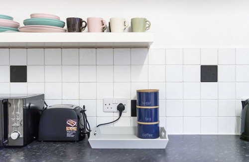 Fairlop House | Uksas Two bed house Free Parking