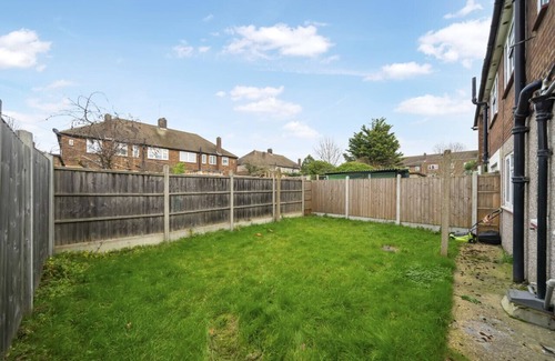 Fairlop House | Uksas Two bed house Free Parking