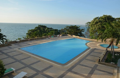 Na Chom Thian Condo | Ultimate Beachfront , Fitnes, tennis , pool , family friendly.