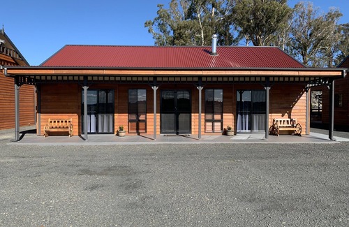 Oberon Ski Chalet | Ultimate country getaway with breathtaking views & luxury accommodation