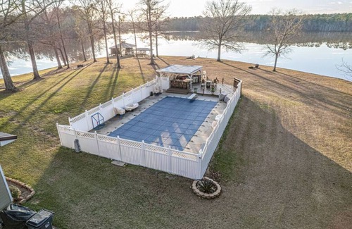 Hardwick House | Ultimate Family Fun Lakehouse w/pool and dock