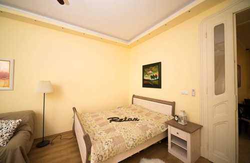 Old City Apartment | Ultra Central Apartment In Historical Building With Balcony