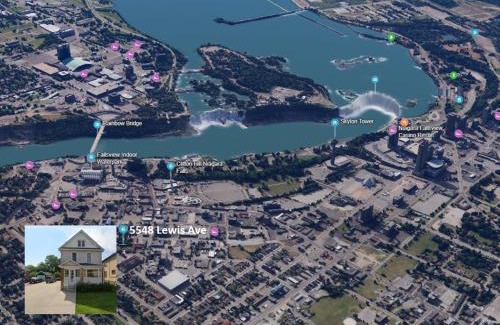 Niagara Falls House | Ultra Close to Clifton Hill and the Falls & Wonderful Free Breakfast Delivered Daily