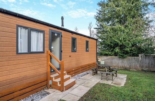 Woodbury House | Ultra modern caravan with one master double with 2 W.