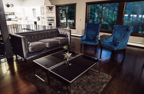 Mahopac House | Ultra Secluded mountaintop mansion amazing views-hot tub-arcade