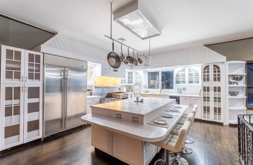 Mahopac House | Ultra Secluded mountaintop mansion amazing views-hot tub-arcade