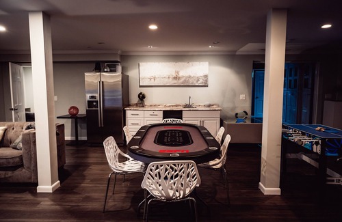 Mahopac House | Ultra Secluded mountaintop mansion amazing views-hot tub-arcade