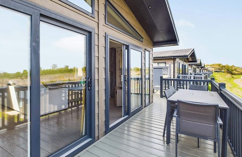Penrith Ski Chalet | Ultra spacious luxurious lodge with views over the spectacular quarry lake.