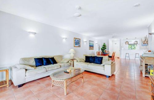 Wongaling Beach Apartment | Ulysses 1 - 2 Bedroom Spacious Ocean Views