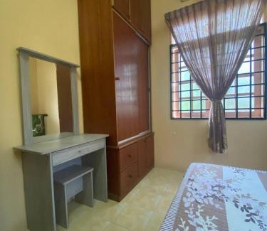Kampung Banggul Peradung House | UMMI HOMESTAY Manir KT