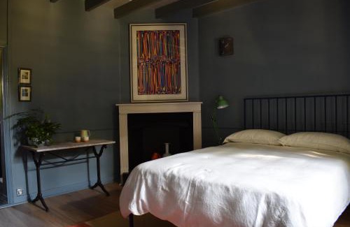 Brux Bed & Breakfast | Un jardin et trois maisons