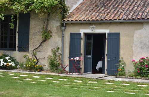 Brux Bed & Breakfast | Un jardin et trois maisons