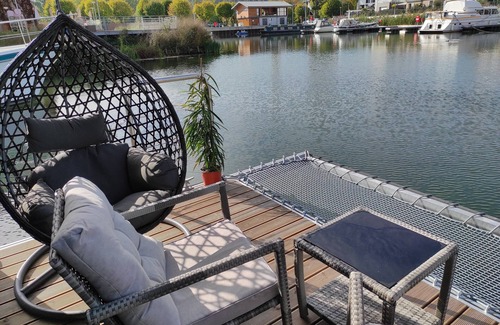 L'Isle-Adam Boat Rental | Un moment suspendu pour couple - L'Evila
