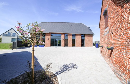 Boue House | Un nid dans la Grange - Maison avec jacuzzi et sauna