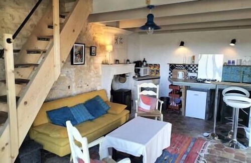 Saint-Simeux House | Un Petit Cocon Avec vue Panoramique et Sauna Dans un Village Pittoresque!