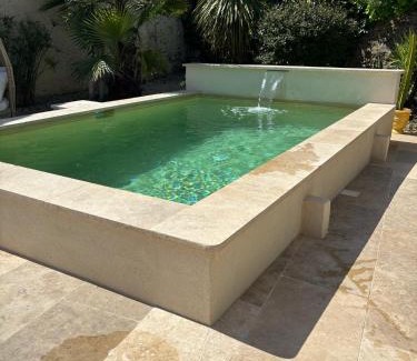 Villeneuve-les-Avignon Bed & Breakfast | un petit coin de paradis avec piscine et parking