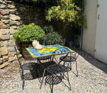 Villeneuve-les-Avignon Bed & Breakfast | un petit coin de paradis avec piscine et parking