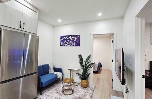 Calgary House | Unbeatable Location:n🚶‍♀️4 min walk: Costco, Walmart & East Hills Shopping Mall