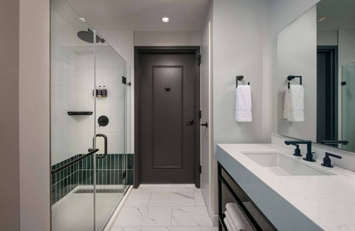 North Capitol Street Hotel | Unbeatable Location! Modern and Pet-friendly Unit with City View in Downtown DC!