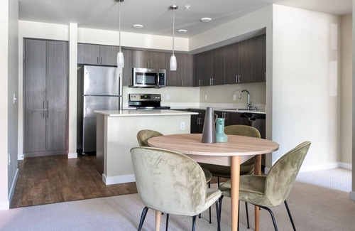Overlake Apartment | Unbelievable Redmond 2BR w/BBQ & Gym, nr Tech Hub, by Blueground
