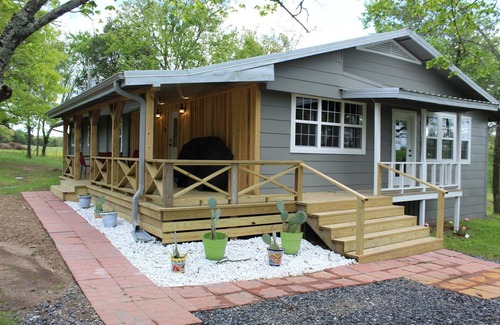 Hatfield House | Uncle Bill’s Place- Newly remodeled farmhouse close to CMA, room for everyone