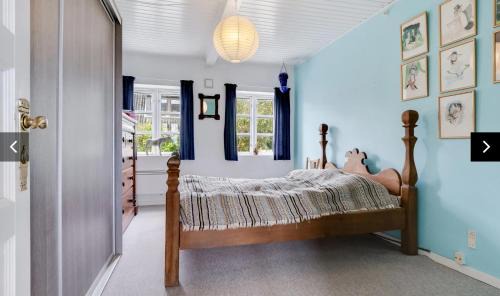 Aeroskobing House | Under the Tree