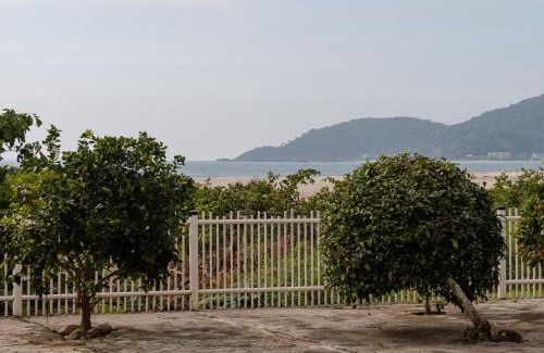 Ubatuba Villa | Unidade do térreo: casa à beira mar XJ6722