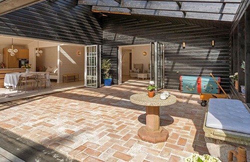 Hornbaek Cottage | Unik arkitektegnet 2022 sommerhus tæt på strand og skov