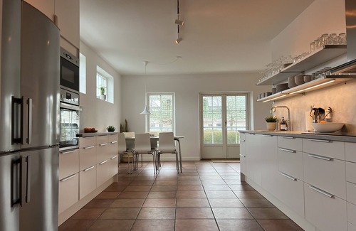 Viken House | Unikt Boende Mitt i Gamla Viken, 150 Kvm, 3 Sovrum, 6 Sängplatser, Trädgård