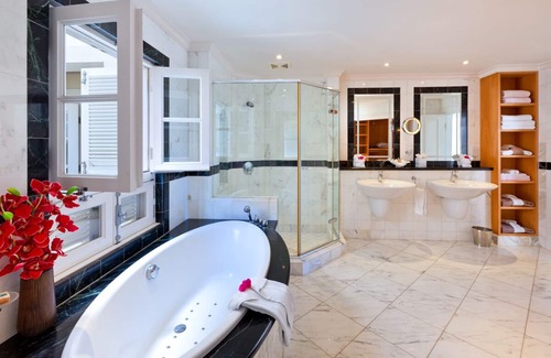 Schooner Bay Apartment | Uninterrupted Beachfront Views - Schooner Bay 207 (2 bed)