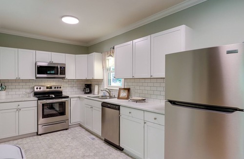 Union Mills House | Union Mills Retreat w/ Pond & 3 Stall Barns!