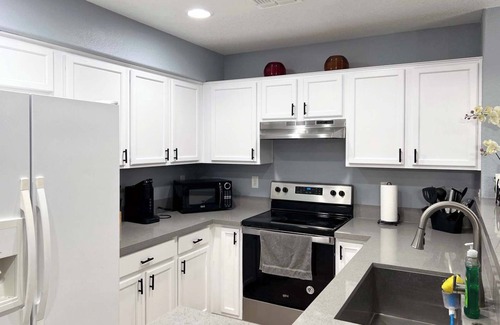 Alegre Community House | Unique! 3br Townhouse with Community Pool