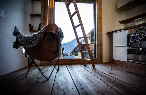Trin Apartment | Unique Bijou With Breathtaking View Of The Swiss Alps