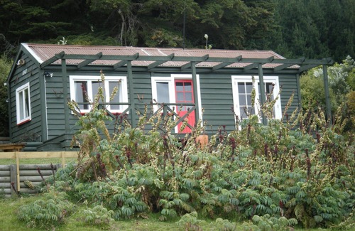 Port Levy Cottage | Unique Character Farm Stay