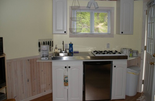 Alton Bay Cottage | Unique, Charming Guesthouse cottage at Sunset Lake