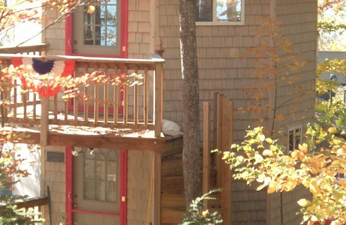 Alton Bay Cottage | Unique, Charming Guesthouse cottage at Sunset Lake