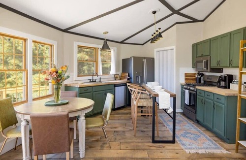 Athens House | Unique Circle House: Hot Tub, Lake & Pool Access