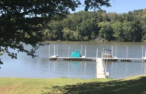 Senecaville House | Unique comfy and cozy Lake Front Cabin on beautiful Seneca Lake!