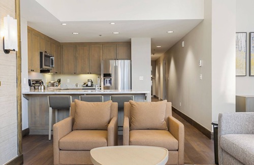 Avon Condo | Unique End Curved Suite, Ski inout, Resort & Spa, Hot Tubs, Remodeled 2024