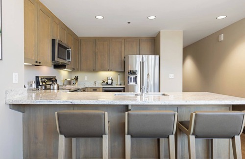 Avon Condo | Unique End Curved Suite, Ski inout, Resort & Spa, Hot Tubs, Remodeled 2024