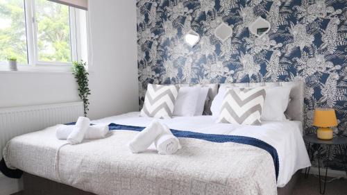 Grantham Apartment | Unique & Exclusive Contractor and Family House & A1 Road