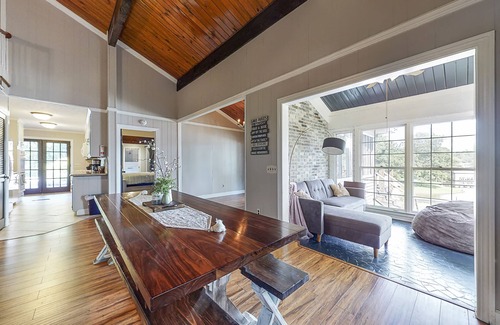 Vincent House | Unique find on Logan Martin! Cozy, spacious and family friendly.