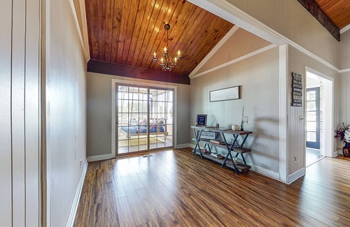 Vincent House | Unique find on Logan Martin! Cozy, spacious and family friendly.