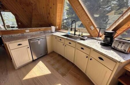 Schroeder House | Unique Geo Dome I Lake Access I Stunning Views I Gas Firepit